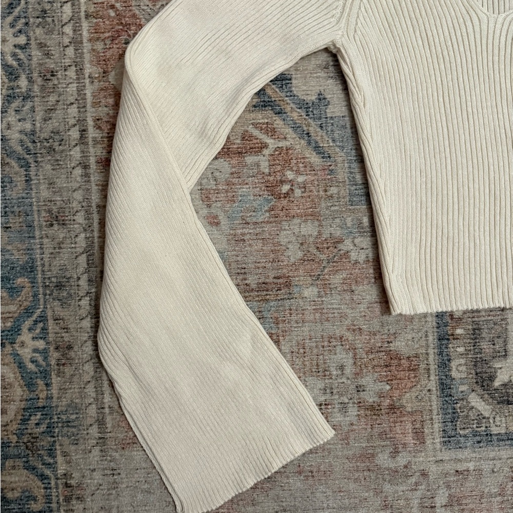 Nasty Gal Cream Ribbed V-Neck Crop Top One long sleeve - Picture 3 of 5